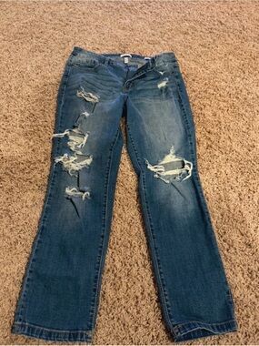 Women’s Sofia Vergara very distressed Jeans. Size 8